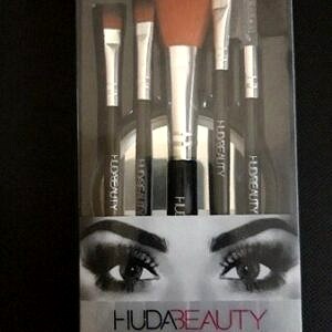 Huda beauty complexion brush set eo